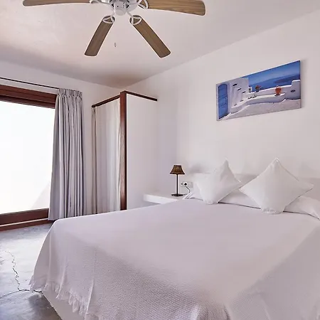 Mares Villa Cala Tarida (Ibiza)
