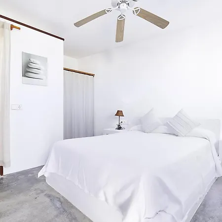 Mares Villa Cala Tarida (Ibiza)